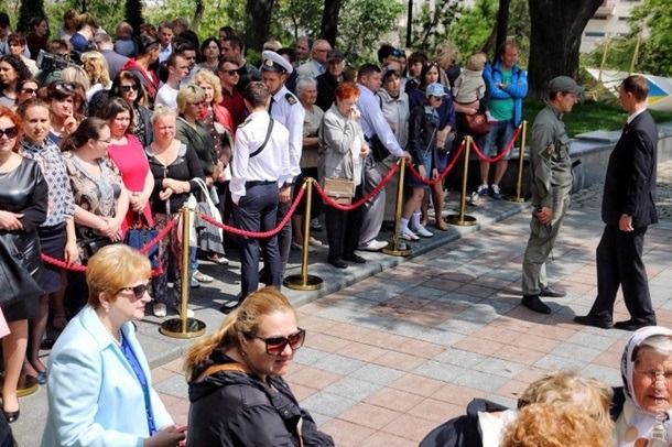 Порошенко відкрив Потьомкінські сходи в Одесі (фото). Президент України приїхав в Одесу для відкриття парку і сходи після ремонту.