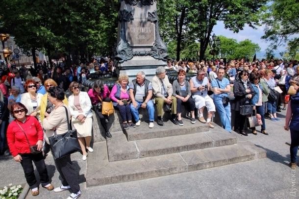 Порошенко відкрив Потьомкінські сходи в Одесі (фото). Президент України приїхав в Одесу для відкриття парку і сходи після ремонту.