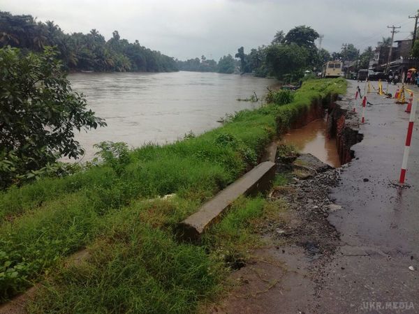 Десятки загиблих і зниклих: на Шрі-Ланку обрушился сильний повінь. Причиною повені стали сильні мусонні дощі, що почалися 25 травня.