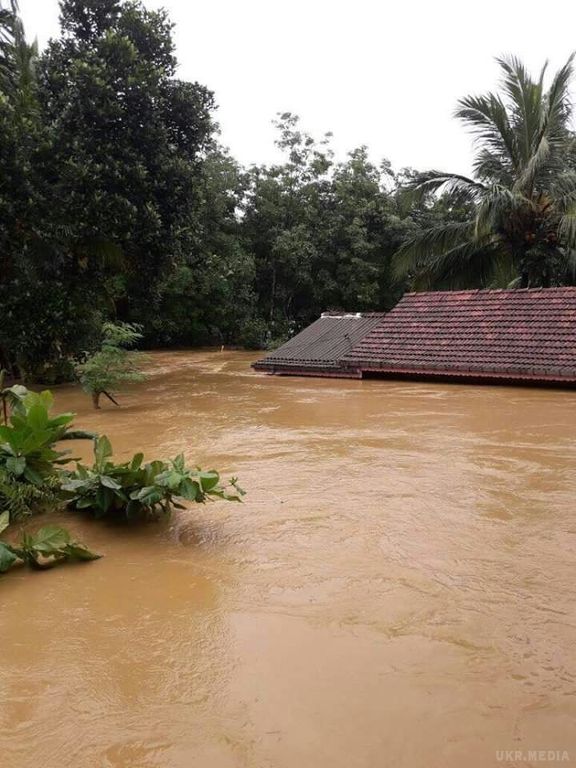 Десятки загиблих і зниклих: на Шрі-Ланку обрушился сильний повінь. Причиною повені стали сильні мусонні дощі, що почалися 25 травня.