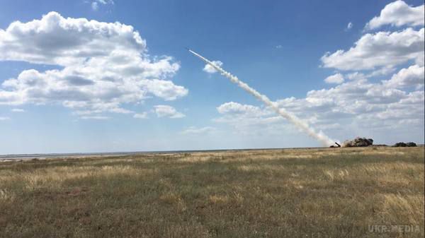 Порошенко взяв участь у запуску нової ракети. Всі комплектуючі ракети зроблені в Україні, зазначив президент.