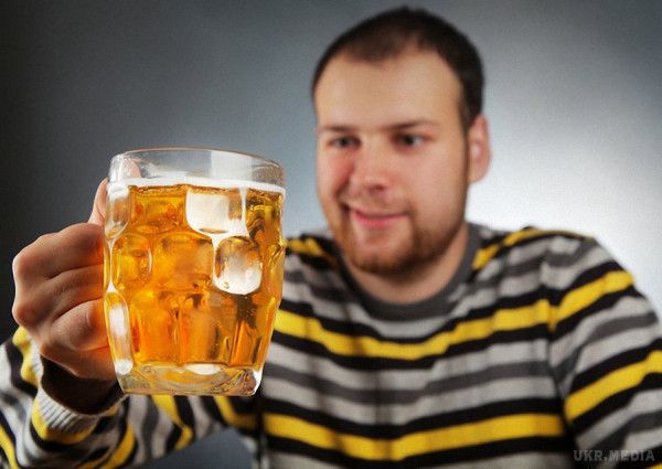  Що станеться з організмом людини, якщо щодня вживати пиво - фахівці. За словами вчених, через 20 хвилин після вживання пива, у людини з'являється відчуття "світлої голови", виникає почуття радості і інші позитивні емоції. 
