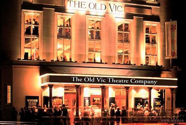 У Лондоні евакуювали відвідувачів театру, будівля оточена. У британській столиці посеред вистави терміново евакуювали відвідувачів театру "Олд Вік".