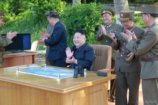 Кім Чен Ин віддав наказ про масовому виробництві нової системи ППО. Глава КНДР Кім Чен Ин відвідав випробування розробленої північнокорейськими фахівцями системи ППО «нового типу»