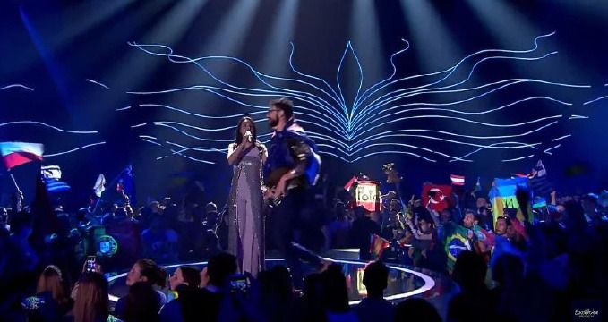 Джамала вперше прокоментувала оголені сідниці Седюка на Євробаченні-2017 (відео). Пранкер оголив п'яту точку просто під час виступу зірки у фіналі Євробачення.