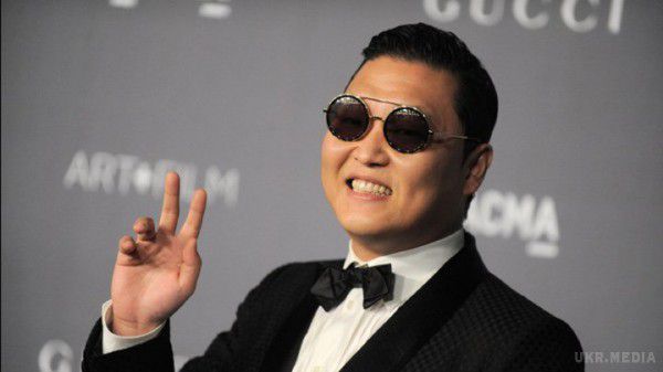 Новий хіт автора Gangnam Style подивилися майже 35 мільйонів людей. Композиція «Новий лік» народилася завдяки пісні, яка була популярна в Маймі в 80-і роки.
