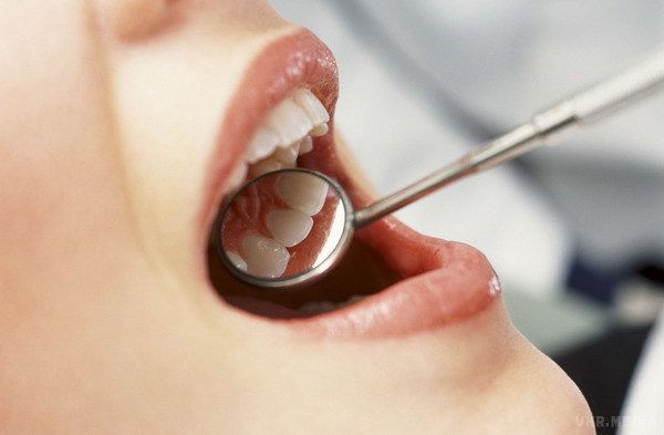 Лікувати зуб чи краще відразу вирвати... Лікарі пропонують пацієнтові робити вибір між дорогим лікуванням і видаленням зуба.