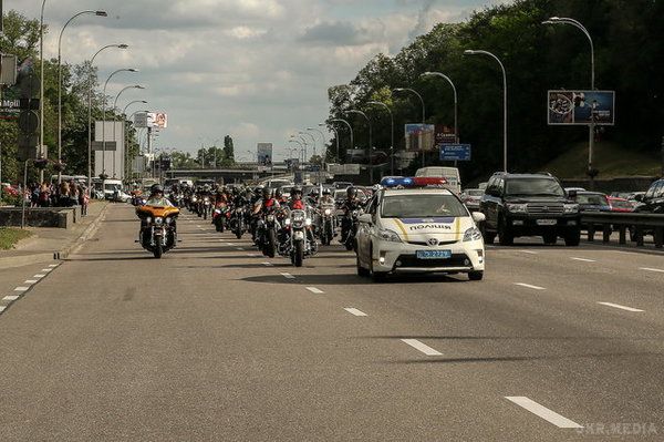 У Києві пройшов жіночий мотопарад. Леді на мотоциклах.