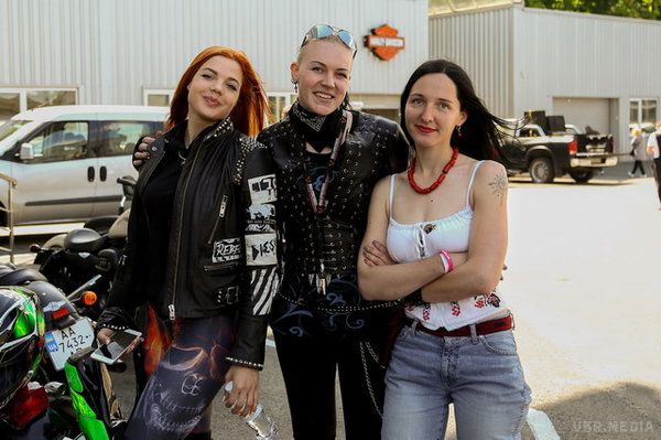 У Києві пройшов жіночий мотопарад. Леді на мотоциклах.