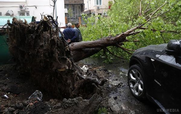 Ураган в Москві: кількість постраждалих перевищила 130 осіб. Число постраждалих в результаті урагану в Москві зросла до 137 осіб. 