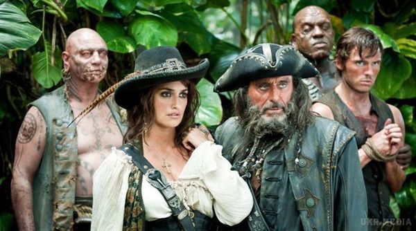 Касові збори "Піратів Карибського моря 5" перевищили 300 млн доларів. З цієї суми трохи більше 77 млн дол. картина заробила в Північній Америці.