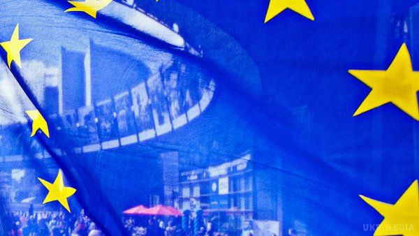 Сенат Нідерландів підтвердив, що місце України – в Європі. Жан-Клод Юнкер сподівається на завершення процесу ратифікації Угоди про асоціацію Україна-ЄС до середини липня.