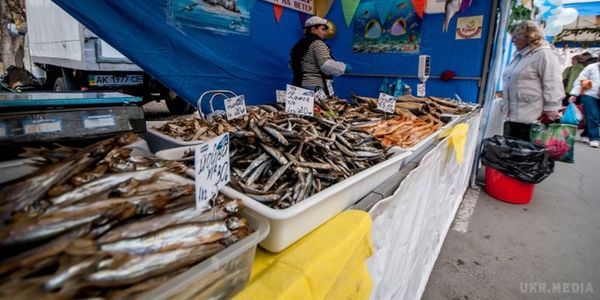 В Столиці  заборонили продавати в'ялену рибу. У Києві зареєстровано два випадки захворювання на ботулізм та один летальний результат після вживання купленої в супермаркеті риби.