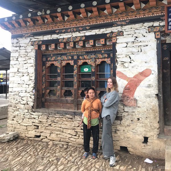 Ксенія Собчак сфотографувалася на тлі великого пеніса. Ксенія Собчак вирушила на активний відпочинок в королівство Бутан, звідки охоче ділиться знімками.