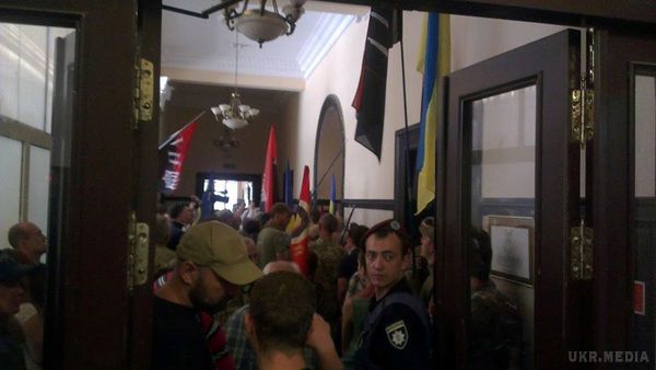 Бійці добробатів проникли до Київради (фото). Активісти вимагають визнання офіційного статусу бійців-добровольців.