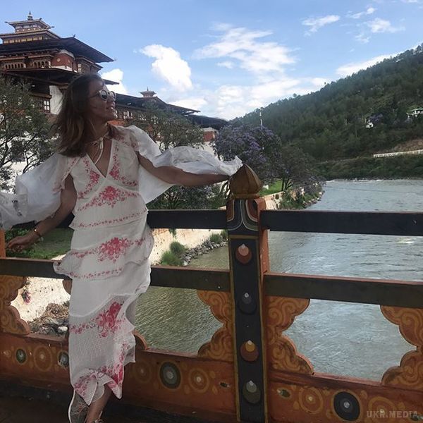 Ксенія Собчак в захваті від країни Драконів і фалосів. Завзята мандрівниця Ксенія Собчак, яка вивчає в даний момент Бутан, заповнила свій Instagram зображеннями всіляких пенісів і підписала їх за допомогою нецензурного слова.