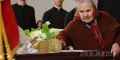  Труну з тілом Любомира Гузара привезли у Київ. Труну з тілом Гузара встановлять у Патріаршому соборі Воскресіння Христового, з них зможуть попрощатися всі бажаючі.