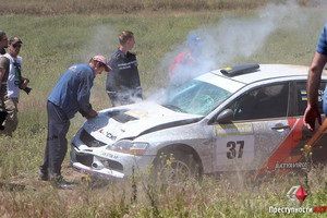 Під час ралі в Миколаївській області автомобіль збив чоловіка насмерть. 30-річний чоловік перебігав гоночну трасу.