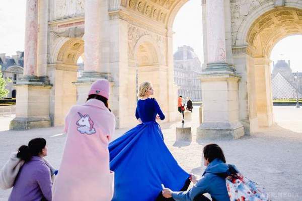 Віра Брежнєва знялася у казковій фотосесії в Парижі. Казково красива фотозйомка Oh My Look! за участю Віри Брежнєвої проходила в самому романтичному місті планети, де мріє побувати кожна дівчина - Парижі.