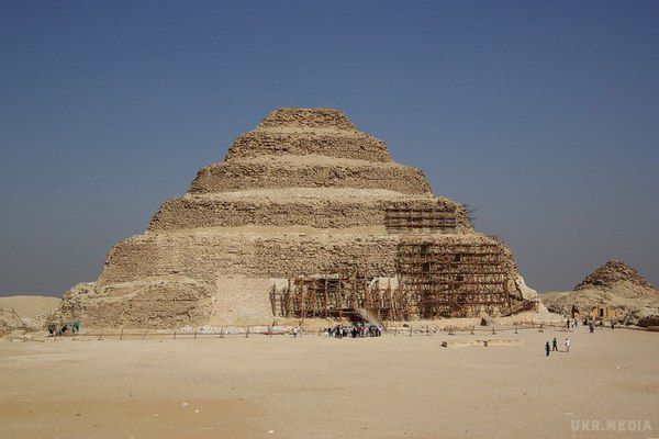 Таємниці піраміди Джосера (фото). Сто з невеликим років тому вчені сумнівалися, для кого побудована кам'яна піраміда на плато Саккара поблизу древніх Фів. 