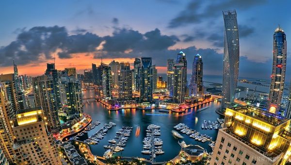 Катар: Чого не вистачає жителям найбагатшої держави світу. Як би це дивно не звучало, але житель Катару, маючи будинок, машину і цілком здатний забезпечити добробут сім'ї, вважається бідною людиною.