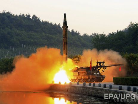 КНДР запустила кілька ракет "земля-корабель". Протикорабельні ракети КНДР пролетіли близько 200 км. Влада Південної Кореї і Японії проводять термінові наради.
