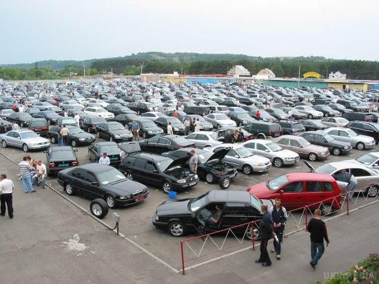 В Україні "прорвало" ринок б/у авто - продажі виросли в 20 разів. За місяць було поставлено на облік понад 4,5 тисячі легкових машин з пробігом.