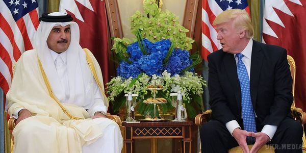 Катар Трамп знову звинуватив в підтримці тероризму. Президент США Дональд Трамп знову звинуватив Катар в підтримці і фінансуванні тероризму та закликав державу припинити це.