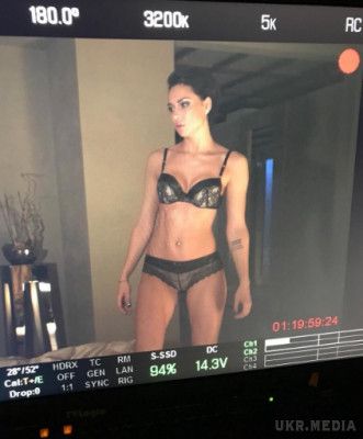 Самбурська показала особисті еротичні фото. Відома актриса Настя Самбурська на своїй сторінці в Instagram показала еротичне фото, зроблене під час зйомок нового фільму.