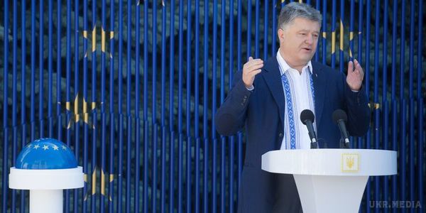 Президент відкрив присвячений безвизу концерт (пряма трансляція). Петро Порошенко приймає участь в урочистому заході на Європейській площі з нагоди введення безвиза.