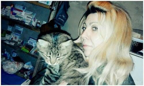 Сьогодні би їй виповнилось 45: Наталія Хоружа загинула взимку на Світлодарській дузі (фото). Санінструктор стала жертвою цілеспрямованого влучання ПТКР російських терористів у медичний автомобіль.