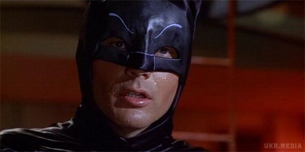 Актор, який виковав роль Бетмена 60-х, помер від лейкемії. У США на 89 році життя помер актор Адам Вест, який виконував роль Бетмена у однойменному телесеріалі, що виходив в ефір у 1960-ті роки.