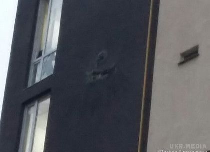 В Харкові невідомі обстріляли з гранатомета будинок (ФОТО). В результаті події в недобудованому офісному центрі пошкоджені вікна і торцева стіна. Постраждалих немає.