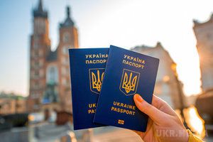 Першим українцям відмовили у в'їзді в ЄС без візи: з'явилися деталі. У в'їзді в країни ЄС за новим биопаспортам без віз відмовлено 4 громадянам України.