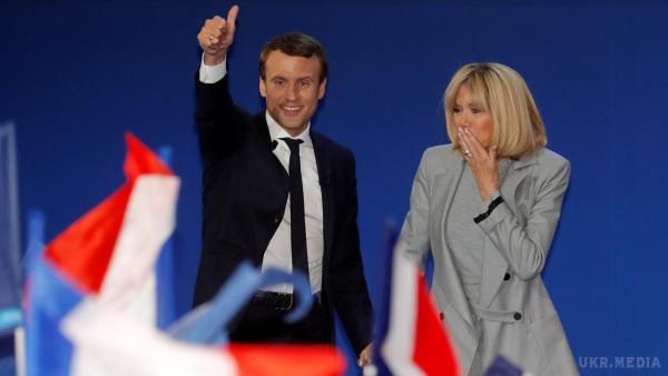 Президент Франції проголосував у першому турі парламентських виборів. Президент Франції Еммануель Макрон проголосував вранці в неділю в першому турі виборів у парламент країни.
