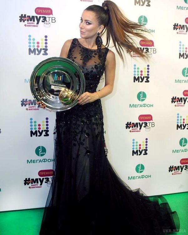 До екстазу Ані Лорак довела російська премія (відео). Знаменита українська співачка пораділа, що отримала нагороду в Росії.