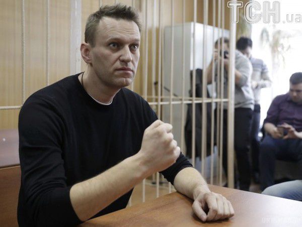 Путін - злодій. Навальний випустив термінове звернення перед мітингом у центрі Москви. Активістам не вдалося знайти підрядника, який би організував технічну підтримку акції.