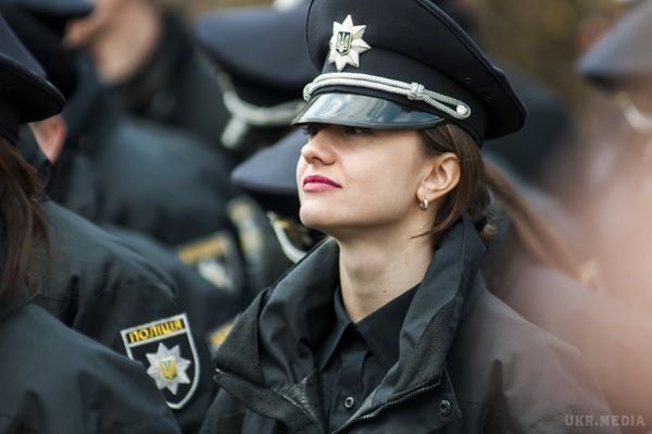  Сьогодні в Україні почнеться набір патрульних поліцейських. В Україні  оголошено набір понад 2300 патрульних поліцейських. 
