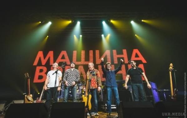 Легендарна рок-група "Машина часу" на чолі з  Андрієм Макаревичем виступили в Запоріжжі(відео). Практично весь стадіон був заповнений публікою,