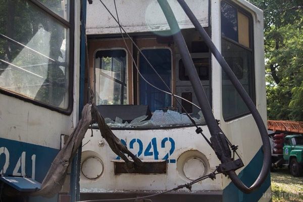 У Дніпрі товарняк врізався в трамвай, є жертви. У вагонах трамвая перебували приблизно 30 пасажирів.
