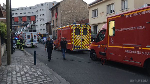 У паризький ресторан кинули коктейль Молотова, постраждали 12 осіб. У ресторан у передмісті Парижа невідомий кинув коктейль Молотова, у результаті пожежі постраждало 12 осіб