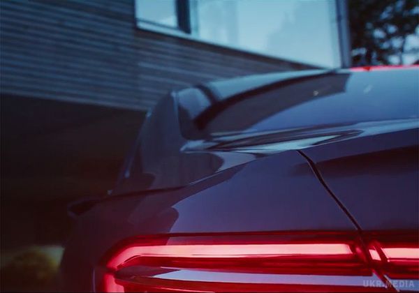 Нова Audi A8 зможе паркуватися без водія. Компанія опублікувала новий видеотизер флагманського седана.
