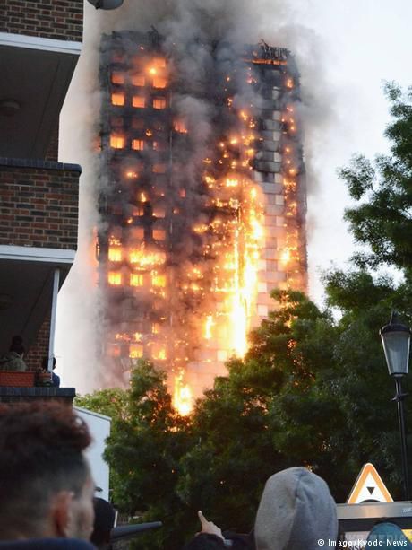 Внаслідок пожежі у 27-поверхівці в Лондоні загинули люди. Кількість загиблих з'ясовується. Понад 50 постраждалих перебувають у лікарнях. Полум'я в багатоповерхівці Grenfell Tower гасять 200 пожежників.