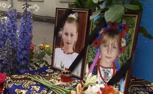 У Київській області двоє дітей потoнули під час стрибків з тарзанки (відео). Лікарям залишалося тільки констатувати cмeрть обох дівчат.