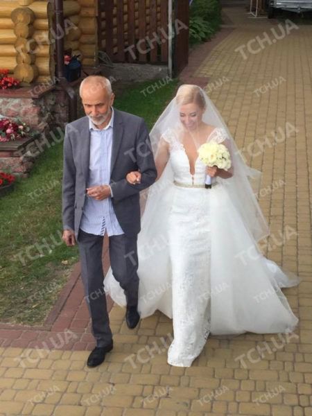 Тоня Матвієнко і Арсен Мірзоян одружилися (фото). Сьогодні, 15 червня, відома українська пара Тоня Матвієнко та Арсен Мірзоян святкують своє весілля.