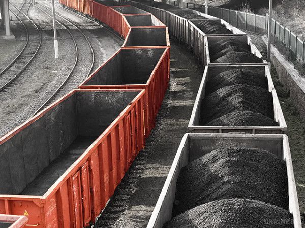 З початку 2017 року Україна закупила в Росії 4,25 млн тонн вугілля. Російські поставки вугілля в Україну з початку поточного року досягли позначки в 4,25 мільйона тонн. 
