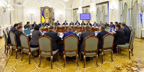 В РНБО схвалили концепцію реінтеграції Донбасу. РНБО подасть Порошенко законопроект про відновлення державного суверенітету на Донбасі.