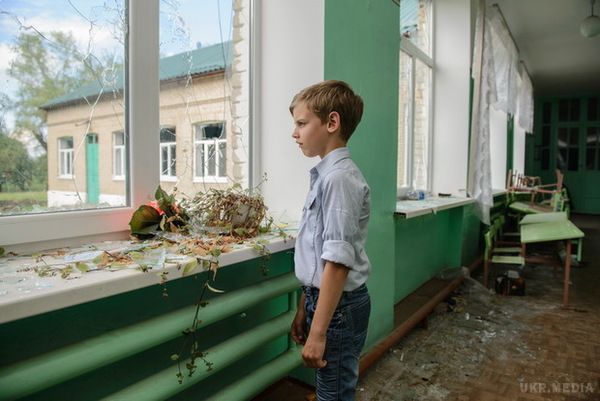 На Донбасі без чистої питної води можуть залишитися 750 тисяч дітей - ЮНІСЕФ. Недавня ескалація збройного конфлікту призвела до руйнувань критично важливих об'єктів водопостачання.