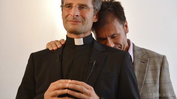 Як церква ставиться до сексуальних меншин?. Як священнослужителі відносяться до столичного Маршу Рівності та одностатевих шлюбів.