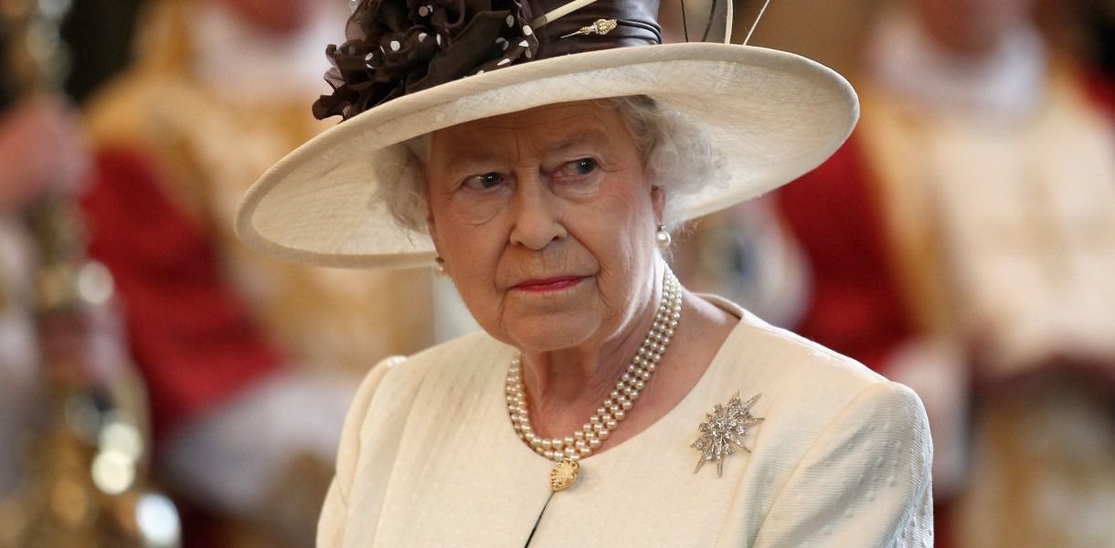 Королева в свій День народження вшанувала хвилиною мовчання пам'ять загиблих при пожежі в Лондоні. Корольова, в п'ятницю зустрічався з постраждалими, зазначила, що незважаючи ні на що люди охоче приходять на допомогу один одному.